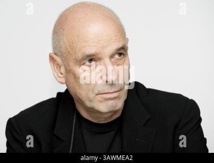 14. Januar 2010 – Hollywood, Kalifornien, USA – Regisseur Martin Campbell des Films „Edge of Darkness“ in Los Angeles, KALIFORNIEN am 14. Januar 2010 (Foto: © Armando Gallo/ZUMA Studio) Stockfoto