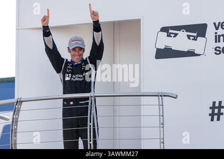 31. Juli 2016 – Lexington, Ohio, USA – SIMON Penske Fahrer (22) feiert nach dem Sieg des Honda Indy 200 in Mid-Ohio. (Bild: © Adam Lacy via ZUMA Wire) Stockfoto