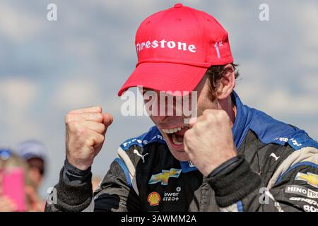31. Juli 2016 – Lexington, Ohio, USA – SIMON Penske Fahrer (22) feiert nach dem Sieg des Honda Indy 200 in Mid-Ohio. (Bild: © Adam Lacy via ZUMA Wire) Stockfoto