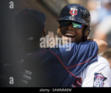 31. Juli 2016 – Minneapolis, MN, USA – Minnesota Twins ernannten den Hitter Kennys Vargas (19), der am Sonntag, 31. Juli 2016 in Minneapolis, Minns, im ersten Inning gegen die Chicago White Sox einen homer mit zwei Läufen im ersten Inning geschlagen hatte. (Kreditbild: © Isaac Hale/TNS via ZUMA Wire) Stockfoto