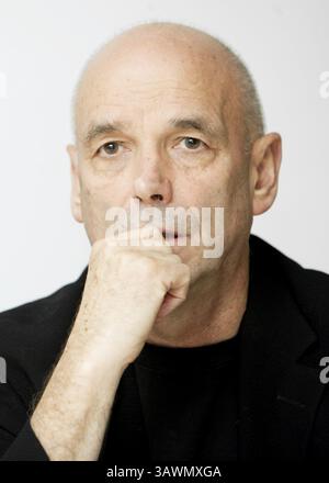 14. Januar 2010 – Hollywood, Kalifornien, USA – Regisseur Martin Campbell des Films „Edge of Darkness“ in Los Angeles, KALIFORNIEN am 14. Januar 2010 (Foto: © Armando Gallo/ZUMA Studio) Stockfoto