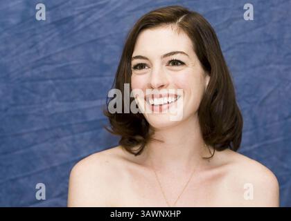 September 2008 – Hollywood, Kalifornien, USA – Anne Hathaway wirbt für „Rachel Getting Married“ in Los Angeles, CA. 15. September 2008 (Foto: © Armando Gallo/ZUMA Studio) Stockfoto