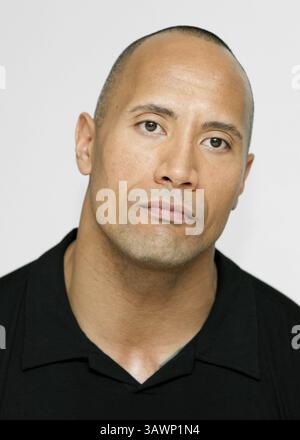 9. Januar 2010 – Hollywood, Kalifornien, USA – Schauspieler Dwayne Johnson des Films „Tooth Fairy“ in Los Angeles, KALIFORNIEN am 9. Januar 2010 (Foto: © Armando Gallo/ZUMA Studio) Stockfoto