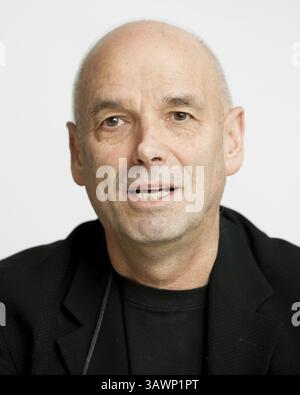 14. Januar 2010 – Hollywood, Kalifornien, USA – Regisseur Martin Campbell des Films „Edge of Darkness“ in Los Angeles, KALIFORNIEN am 14. Januar 2010 (Foto: © Armando Gallo/ZUMA Studio) Stockfoto