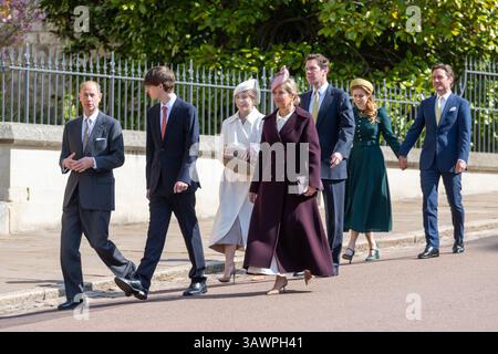 Windsor, Berkshire, Großbritannien. April 2025. 20/04/2025. Windsor, UK Prince Edward, James, Earl of Wessex, Duke of Edinburgh, Sophie Duchess of Edinburgh, Prinzessin Eegenie, Jack Brooksbank, Prinzessin Beatrice, Edoardo Mapelli Mozzi besuchen den Easter Matins Service im Windsor Castle Credit: Raymond Tang/Alamy Live News Stockfoto