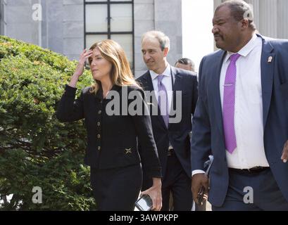 15. August 2016 - Philadelphia, PA, USA - Generalstaatsanwalt von Pennsylvania Kathleen Kane verlässt das Montgomery County Courthouse am Montag, 15. August 2016 in Norristown, Pa. Kane wird wegen Meineid, Behinderung, Verschwörung und anderen Verbrechen angeklagt. (Bild: © Jessica Griffin/TNS via ZUMA Wire) Stockfoto