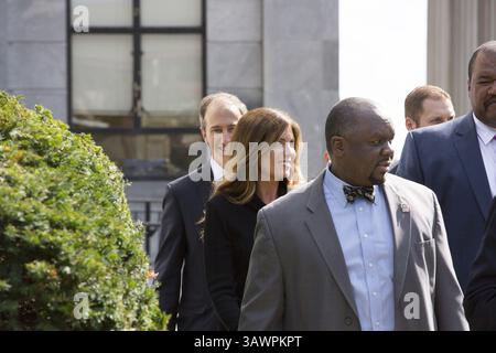 15. August 2016 - Philadelphia, PA, USA - Generalstaatsanwalt von Pennsylvania Kathleen Kane verlässt das Montgomery County Courthouse am Montag, 15. August 2016 in Norristown, Pa. Kane wird wegen Meineid, Behinderung, Verschwörung und anderen Verbrechen angeklagt. (Bild: © Jessica Griffin/TNS via ZUMA Wire) Stockfoto