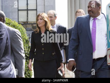 15. August 2016 - Philadelphia, PA, USA - Generalstaatsanwalt von Pennsylvania Kathleen Kane verlässt das Montgomery County Courthouse am Montag, 15. August 2016 in Norristown, Pa. Kane wird wegen Meineid, Behinderung, Verschwörung und anderen Verbrechen angeklagt. (Bild: © Jessica Griffin/TNS via ZUMA Wire) Stockfoto