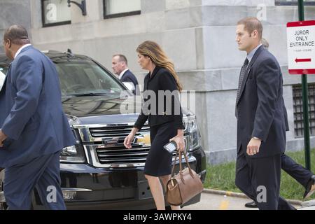 15. August 2016 - Philadelphia, PA, USA - Generalstaatsanwalt von Pennsylvania Kathleen Kane verlässt das Montgomery County Courthouse am Montag, 15. August 2016 in Norristown, Pa. Kane wird wegen Meineid, Behinderung, Verschwörung und anderen Verbrechen angeklagt. (Bild: © Jessica Griffin/TNS via ZUMA Wire) Stockfoto