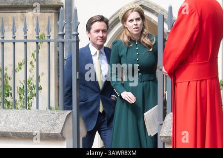 Windsor, Großbritannien. April 2025. Im Bild: Prinzessin Beatrice und Edoardo Mapelli Mozzi verlassen einen Ostergottesdienst in der St. George's Chapel, Windsor Castle. Quelle: Justin Ng/Alamy Live News Stockfoto