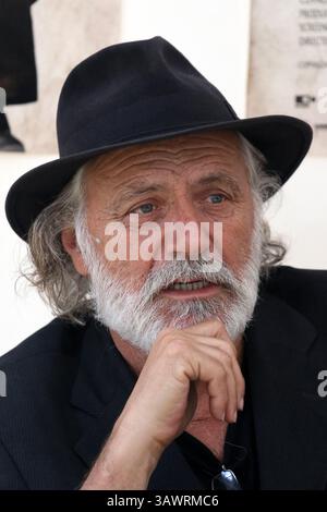13. August 2016: Sarajevo, Bosna i HercegHerzegovina – rade SERBEDZIJA, serbischer Schauspieler, Regisseur und Musiker, spricht vor der Premiere seines Films die Befreiung Skopjas mit 22 Jahren. Sarajevo Filmfestival. SERBEDZIJA ist international vor allem für seine Nebenrollen in Hollywood-Filmen bekannt. Sarajevos Filmfestival ist das größte in Südosteuropa und wurde 1995 während der Belagerung von Sarajevo gegründet. (Bild: © Armin Durgut via ZUMA Wire) Stockfoto