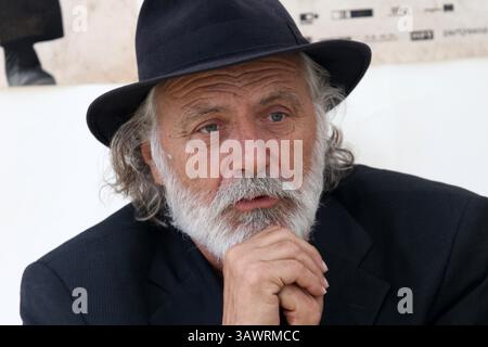 13. August 2016: Sarajevo, Bosna i HercegHerzegovina – rade SERBEDZIJA, serbischer Schauspieler, Regisseur und Musiker, spricht vor der Premiere seines Films die Befreiung Skopjas mit 22 Jahren. Sarajevo Filmfestival. SERBEDZIJA ist international vor allem für seine Nebenrollen in Hollywood-Filmen bekannt. Sarajevos Filmfestival ist das größte in Südosteuropa und wurde 1995 während der Belagerung von Sarajevo gegründet. (Bild: © Armin Durgut via ZUMA Wire) Stockfoto