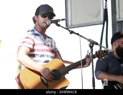 22. Juli 2016 - Twin Lakes, Wisconsin, USA - Jameson Rodgers tritt auf der Bühne des Country Thunder Music Festivals auf – Tag 2. (Bild: © Debby Wong via ZUMA Wire) Stockfoto