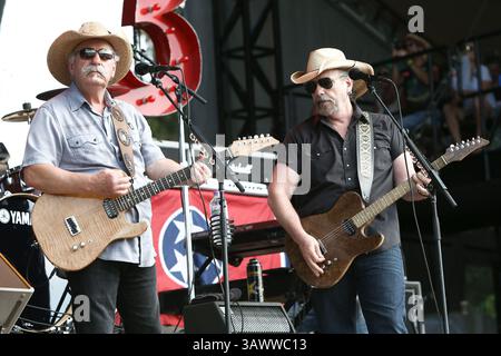 22. Juli 2016 - Twin Lakes, Wisconsin, USA - die Bellamy Brothers treten auf der Bühne des Country Thunder Music Festivals auf - Tag 2. (Bild: © Debby Wong via ZUMA Wire) Stockfoto