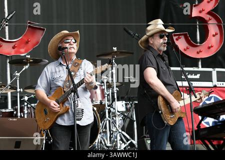 22. Juli 2016 - Twin Lakes, Wisconsin, USA - die Bellamy Brothers treten auf der Bühne des Country Thunder Music Festivals auf - Tag 2. (Bild: © Debby Wong via ZUMA Wire) Stockfoto