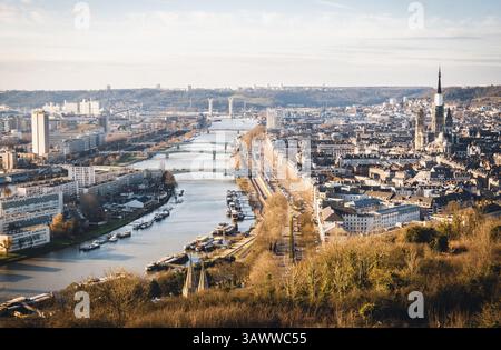 Panoramablick auf Rouen, Normandie, Frankreich. Foto im Winter Stockfoto
