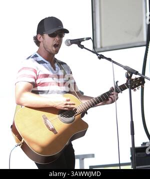 22. Juli 2016 - Twin Lakes, Wisconsin, USA - Jameson Rodgers tritt auf der Bühne des Country Thunder Music Festivals auf – Tag 2. (Bild: © Debby Wong via ZUMA Wire) Stockfoto