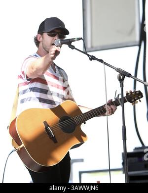 22. Juli 2016 - Twin Lakes, Wisconsin, USA - Jameson Rodgers tritt auf der Bühne des Country Thunder Music Festivals auf – Tag 2. (Bild: © Debby Wong via ZUMA Wire) Stockfoto