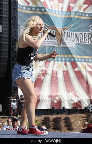 22. Juli 2016 - Twin Lakes, Wisconsin, USA - Haley Georgia tritt auf der Bühne des Country Thunder Music Festivals auf – Tag 2. (Bild: © Debby Wong via ZUMA Wire) Stockfoto