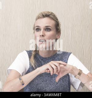 15. August 2013 - Hollywood, Kalifornien, USA - BEVERLY HILLS, CA - 15. AUGUST: Porträt von Diane Kruger, die am 15. August 2013 im Beverly Hilton Hotel in Beverly Hills, Kalifornien, für die „Brücke“ werben. (Bild: © Armando Gallo/ZUMA Studio) Stockfoto