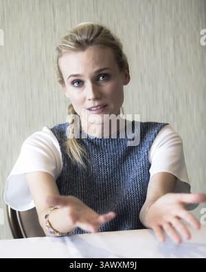 15. August 2013 - Hollywood, Kalifornien, USA - BEVERLY HILLS, CA - 15. AUGUST: Porträt von Diane Kruger, die am 15. August 2013 im Beverly Hilton Hotel in Beverly Hills, Kalifornien, für die „Brücke“ werben. (Bild: © Armando Gallo/ZUMA Studio) Stockfoto