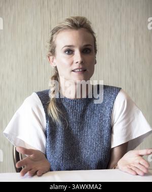 15. August 2013 - Hollywood, Kalifornien, USA - BEVERLY HILLS, CA - 15. AUGUST: Porträt von Diane Kruger, die am 15. August 2013 im Beverly Hilton Hotel in Beverly Hills, Kalifornien, für die „Brücke“ werben. (Bild: © Armando Gallo/ZUMA Studio) Stockfoto