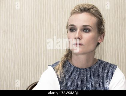 15. August 2013 - Hollywood, Kalifornien, USA - BEVERLY HILLS, CA - 15. AUGUST: Porträt von Diane Kruger, die am 15. August 2013 im Beverly Hilton Hotel in Beverly Hills, Kalifornien, für die „Brücke“ werben. (Bild: © Armando Gallo/ZUMA Studio) Stockfoto