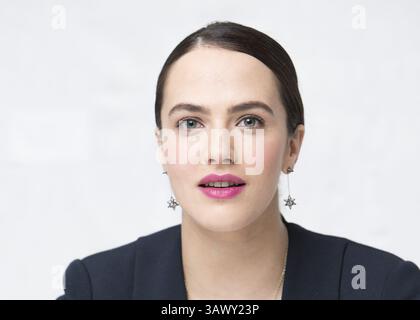 9. Februar 2014 - Hollywood, Kalifornien, USA - NEW YORK, NY - 9. FEBRUAR: Porträts von Jessica Brown Findlay, das am 9. Februar 2014 in New York, NY, für das Thema Winters Tale promotet. Foto: (Foto: © Armando Gallo/ZUMA Studio) Stockfoto