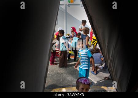 6. Juli 2016 - Moria, Lesbos, Griechenland - Kinderaktivitäten im Flüchtlingslager Kara Tebe, wo 1000 syrische Flüchtlinge untergebracht sind. (Bild: © Ton Koene via ZUMA Wire) Stockfoto