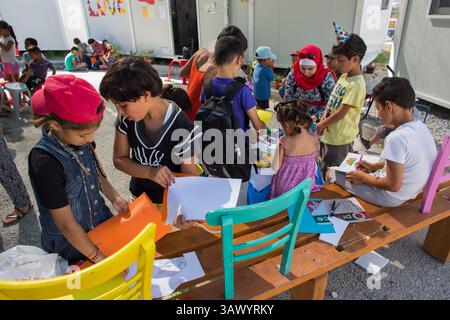 6. Juli 2016 - Moria, Lesbos, Griechenland - Kinderaktivitäten im Flüchtlingslager Kara Tebe, wo 1000 syrische Flüchtlinge untergebracht sind. (Bild: © Ton Koene via ZUMA Wire) Stockfoto