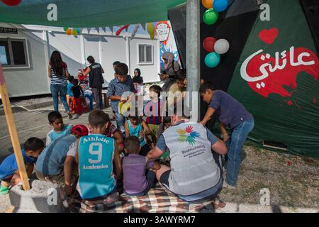 6. Juli 2016 - Moria, Lesbos, Griechenland - Kinderaktivitäten im Flüchtlingslager Kara Tebe, wo 1000 syrische Flüchtlinge untergebracht sind. (Bild: © Ton Koene via ZUMA Wire) Stockfoto