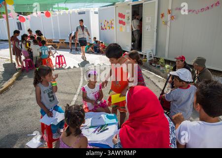 6. Juli 2016 - Moria, Lesbos, Griechenland - Kinderaktivitäten im Flüchtlingslager Kara Tebe, wo 1000 syrische Flüchtlinge untergebracht sind. (Bild: © Ton Koene via ZUMA Wire) Stockfoto