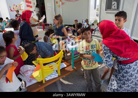 6. Juli 2016 - Moria, Lesbos, Griechenland - Kinderaktivitäten im Flüchtlingslager Kara Tebe, wo 1000 syrische Flüchtlinge untergebracht sind. (Bild: © Ton Koene via ZUMA Wire) Stockfoto