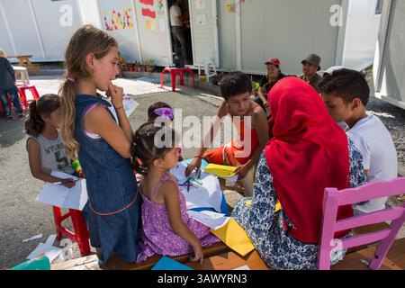 6. Juli 2016 - Moria, Lesbos, Griechenland - Kinderaktivitäten im Flüchtlingslager Kara Tebe, wo 1000 syrische Flüchtlinge untergebracht sind. (Bild: © Ton Koene via ZUMA Wire) Stockfoto
