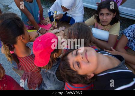 6. Juli 2016 - Moria, Lesbos, Griechenland - Kinderaktivitäten im Flüchtlingslager Kara Tebe, wo 1000 syrische Flüchtlinge untergebracht sind. (Bild: © Ton Koene via ZUMA Wire) Stockfoto