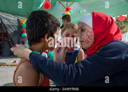 6. Juli 2016 - Moria, Lesbos, Griechenland - Kinderaktivitäten im Flüchtlingslager Kara Tebe, wo 1000 syrische Flüchtlinge untergebracht sind. (Bild: © Ton Koene via ZUMA Wire) Stockfoto