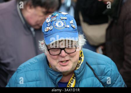 London, Großbritannien. April 2025. Craven Cottage, 20. April 2025: Chelsea-Fans während des Premier League-Spiels zwischen Fulham und Chelsea am 20. April 2025 in London. (Pedro Soares/SPP) Credit: SPP Sport Press Photo. /Alamy Live News Stockfoto