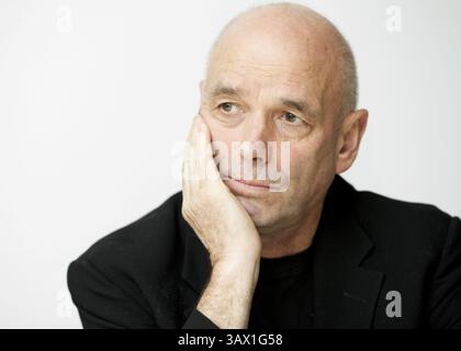 14. Januar 2010 – Hollywood, Kalifornien, USA – Regisseur Martin Campbell des Films „Edge of Darkness“ in Los Angeles, KALIFORNIEN am 14. Januar 2010 (Foto: © Armando Gallo/ZUMA Studio) Stockfoto