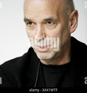 14. Januar 2010 – Hollywood, Kalifornien, USA – Regisseur Martin Campbell des Films „Edge of Darkness“ in Los Angeles, KALIFORNIEN am 14. Januar 2010 (Foto: © Armando Gallo/ZUMA Studio) Stockfoto