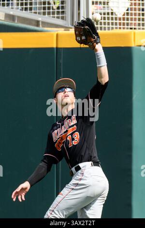 25. Juni 2016: Oklahoma State Left Fielder Jon Littell #13 in Action während Spiel 13 der NCAA Men's College World Series 2016 zwischen Oklahoma State Cowboys und Arizona Wildcats im TD Ameritrade Park in Omaha, NE. Teilnahme: 9326. Arizona gewann 5:1. Jimmy Rash/Cal Sport Media (Kreditbild: © Jimmy Rash/CSM via ZUMA Wire) Stockfoto