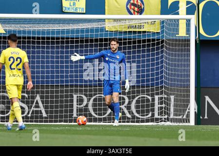 Vila-Real, Spanien. April 2025. Alex Remiro (Sociedad) Fußball/Fußball : spanisches Spiel "LaLiga EA Sports" zwischen Villarreal CF 2-2 Real Sociedad im Estadio de la Ceramica in Vila-Real, Spanien. Quelle: Mutsu Kawamori/AFLO/Alamy Live News Stockfoto