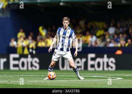 Vila-Real, Spanien. April 2025. Benat Turrientes (Sociedad) Fußball/Fußball : spanisches Spiel "LaLiga EA Sports" zwischen Villarreal CF 2-2 Real Sociedad im Estadio de la Ceramica in Vila-Real, Spanien. Quelle: Mutsu Kawamori/AFLO/Alamy Live News Stockfoto