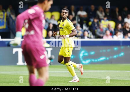 Vila-Real, Spanien. April 2025. Logan Costa (Villarreal) Fußball/Fußball : spanisches Spiel "LaLiga EA Sports" zwischen Villarreal CF 2-2 Real Sociedad im Estadio de la Ceramica in Vila-Real, Spanien. Quelle: Mutsu Kawamori/AFLO/Alamy Live News Stockfoto