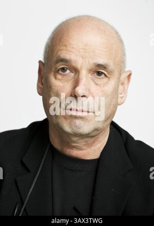 14. Januar 2010 – Hollywood, Kalifornien, USA – Regisseur Martin Campbell des Films „Edge of Darkness“ in Los Angeles, KALIFORNIEN am 14. Januar 2010 (Foto: © Armando Gallo/ZUMA Studio) Stockfoto
