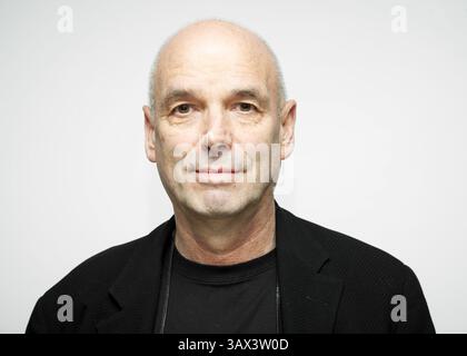 14. Januar 2010 – Hollywood, Kalifornien, USA – Regisseur Martin Campbell des Films „Edge of Darkness“ in Los Angeles, KALIFORNIEN am 14. Januar 2010 (Foto: © Armando Gallo/ZUMA Studio) Stockfoto