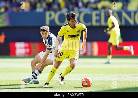 Vila-Real, Spanien. April 2025. Dani Parejo (Villarreal) Fußball/Fußball : spanisches Spiel "LaLiga EA Sports" zwischen Villarreal CF 2-2 Real Sociedad im Estadio de la Ceramica in Vila-Real, Spanien . Quelle: Mutsu Kawamori/AFLO/Alamy Live News Stockfoto