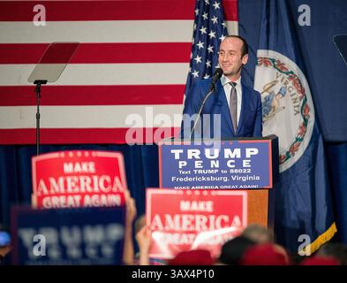 August 2016: Fredericksburg, Virginia, USA S - Stephen Miller, Trump Senior Policy Advisor, spricht während der Präsidentschaftskundgebung Donald Trump im Fredericksburg Expo Center in Fredericksburg, VA, mit der Menge. (Bild: © Tom Rothenberg via ZUMA Wire) Stockfoto