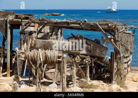 September 2015 - Formentera, Spanien - Els Pujols Strand in Formentera mit traditionellem Fischerboot am Sommertag. LlaÃ¼t. (Bild: © Sergi Reboredo/ZUMA Wire/ZUMAPRESS.com) Stockfoto