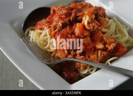 Februar 2010 - San Diego, CA, USA - 24. Februar 2010, San Diego, Kalifornien, USA. Das ist Vonnie Coover-Stone's Truthahn Marinara mit Pasta am Mittwoch in ihrem Haus in San Diego, Kalifornien. . obligatorische Gutschrift: Foto von Eduardo Contreras/San Diego Union-Tribune/Zuma Press. Copyright 2010 San Diego Union-Tribune (Foto: © The San Diego Union-Tribune/ZUMApress.com) Stockfoto