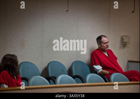 26. Februar 2010 - Placerville, Kalifornien, USA - Anwälte streiten vor Gericht über Antrag, Nancy (links) und Phillip Garrido zu gestatten, sich im Gefängnis zu treffen. Susan Gellman ist Anwalt von Phillip Garrido und Stephen Tapson Anwalt von Nancy Garrido. Februar 2010 (Foto: © Sacramento Bee/ZUMApress.com) Stockfoto